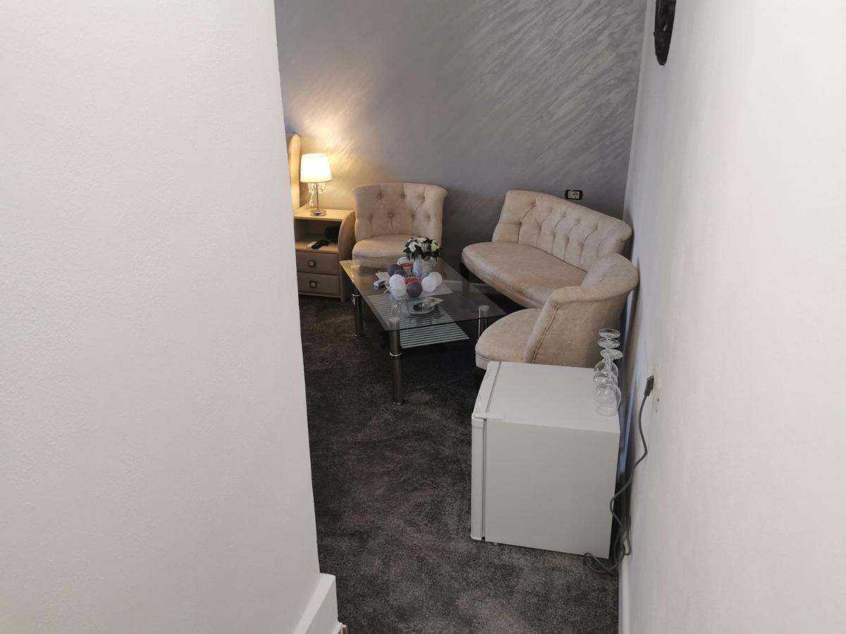 Casa Davison Apartment Târgu Jiu Екстериор снимка