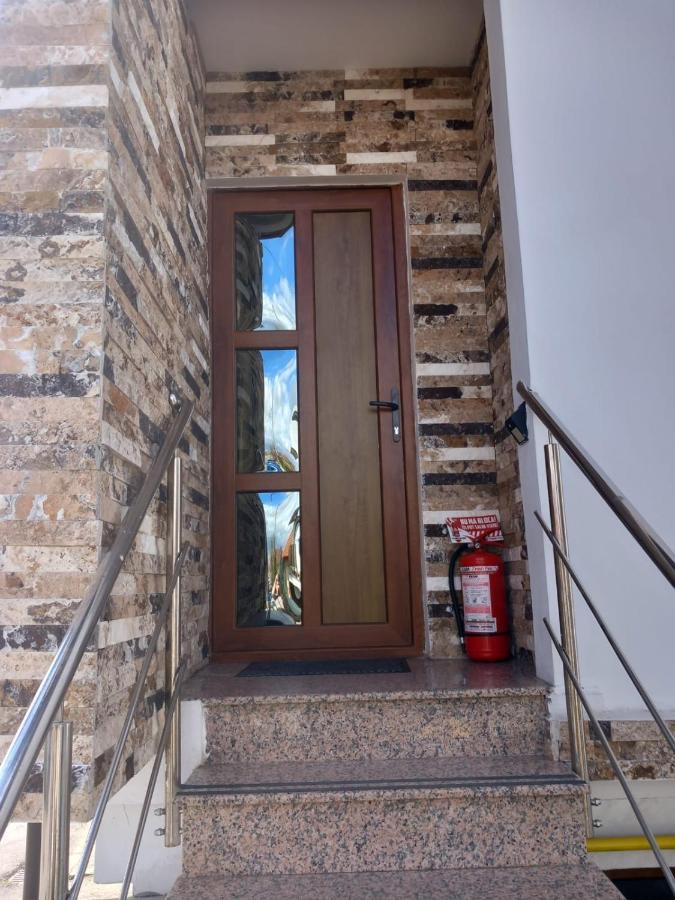Casa Davison Apartment Târgu Jiu Екстериор снимка