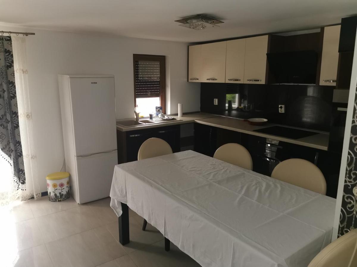 Casa Davison Apartment Târgu Jiu Екстериор снимка